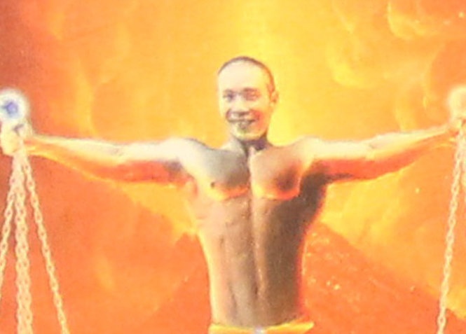 Dien vien Cong Ly mac quan nho len bia sach luat hinh anh