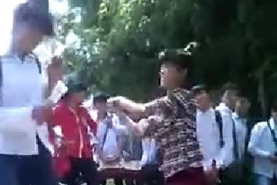 Clip nu sinh Thu do danh nhau hinh anh