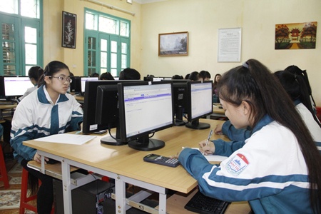 Dai hoc dau tien to chuc thi thu cho hoc sinh hinh anh