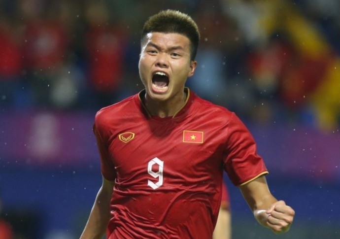 Van Tung chi con cho pha luoi U22 Thai Lan hinh anh