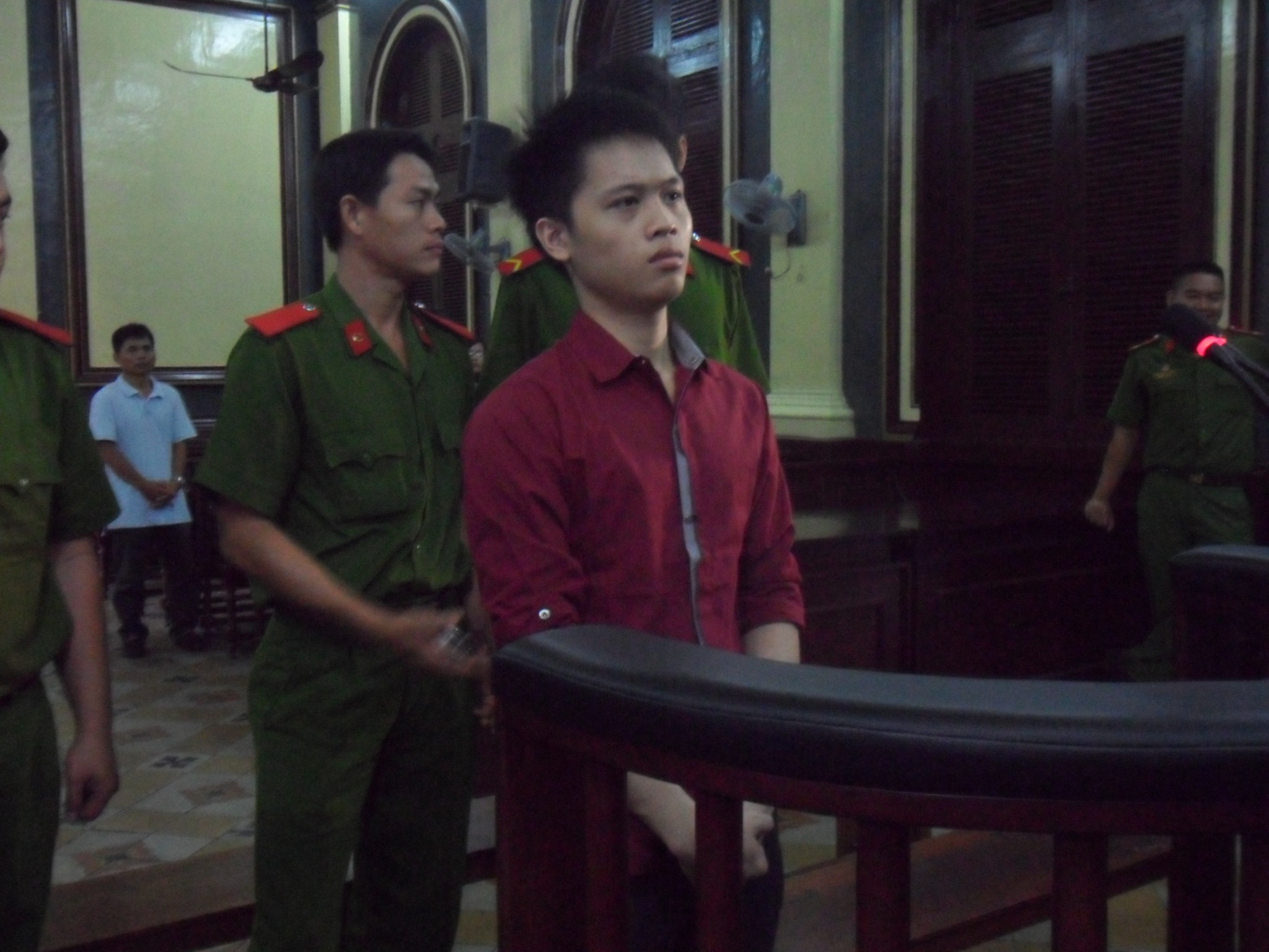 Ghen voi... tin nhan, siet co nguoi yeu den chet hinh anh