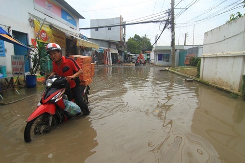 Nguoi dan 'chet dung' vi cong trinh o Sai Gon hinh anh