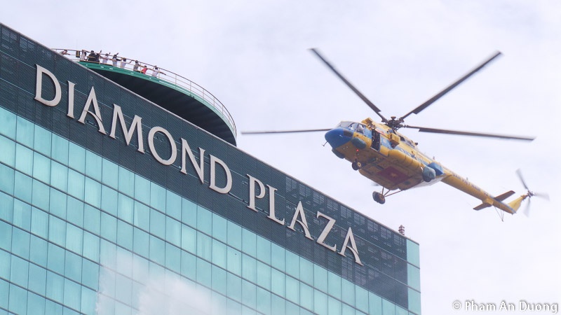 Clip truc thang, voi rong dien tap chua chay tai Sai Gon hinh anh