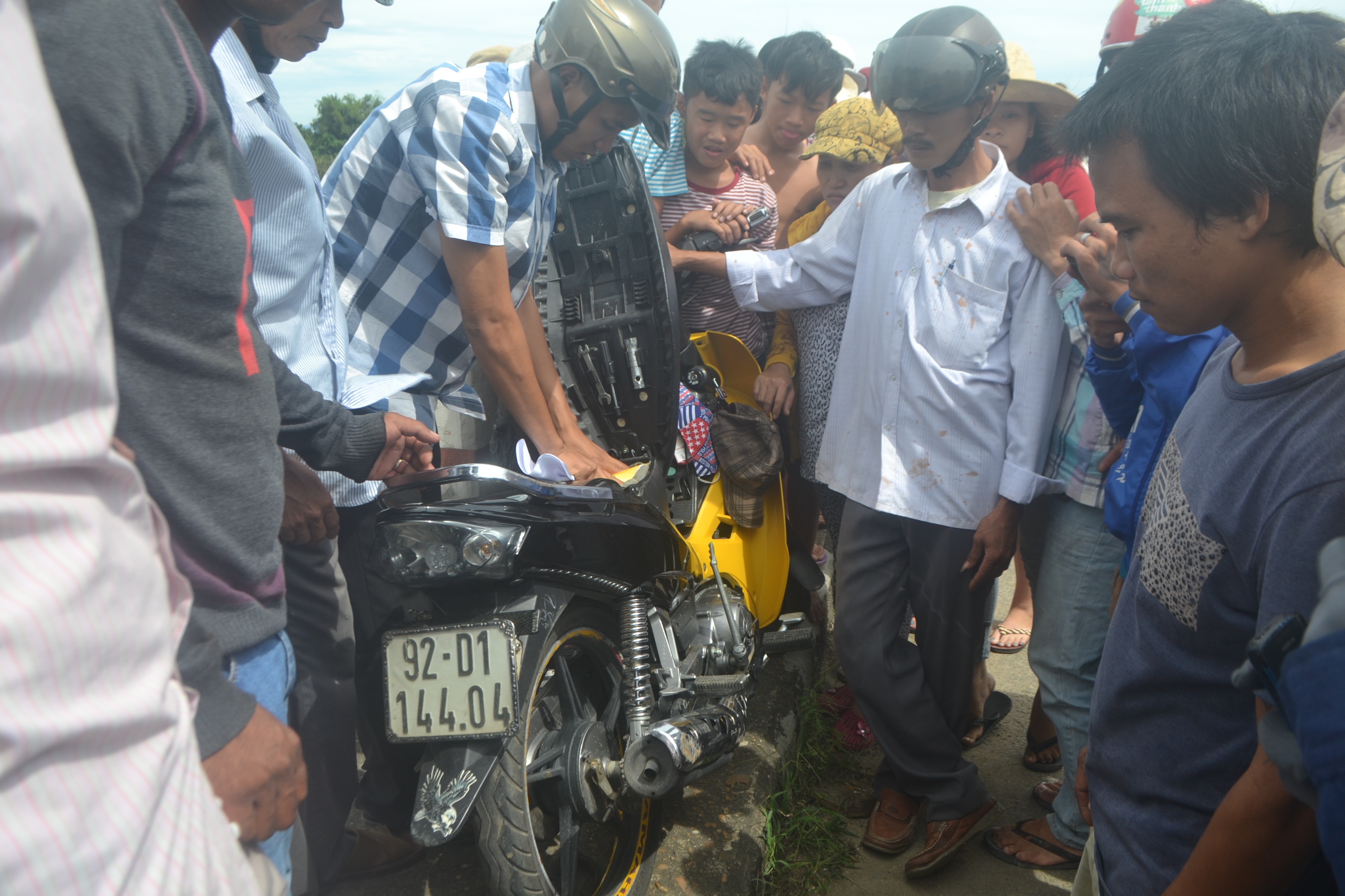 Doi tinh nhan nhay cau tu tu de lai thu tuyet menh hinh anh