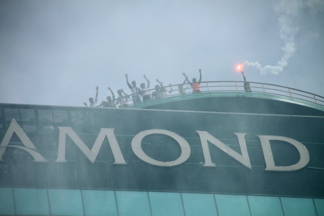 Dien tap chay lon voi 200 nguoi cau cuu tren tang 21 hinh anh