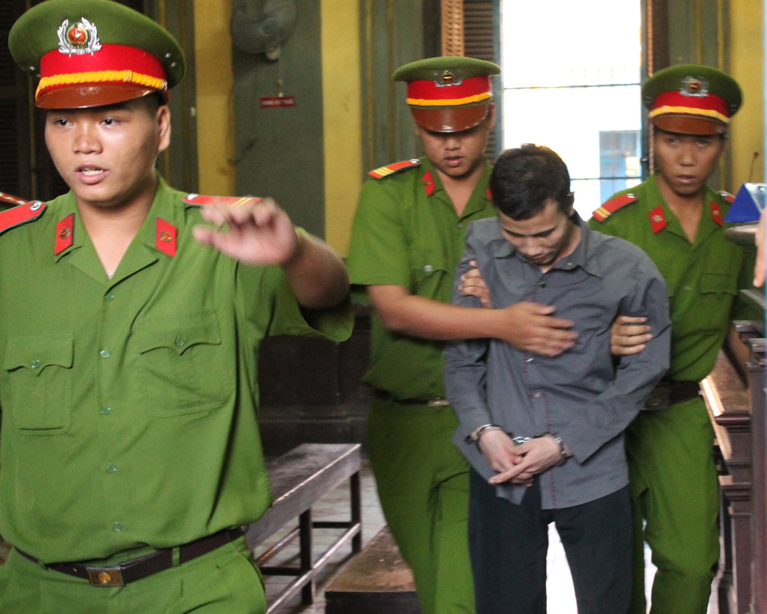 Ba chu quan tam quat bi sat hai giua dem khuya hinh anh