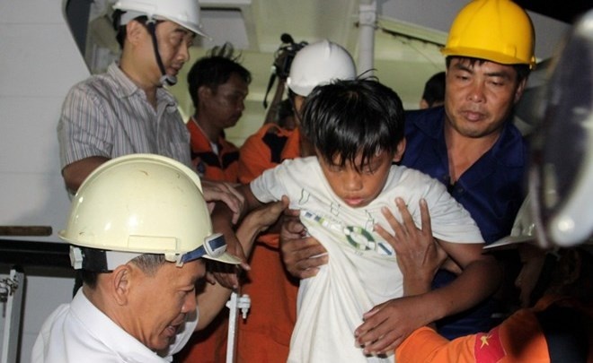 Clip ngu dan 13 tuoi thoat chet vao bo hinh anh