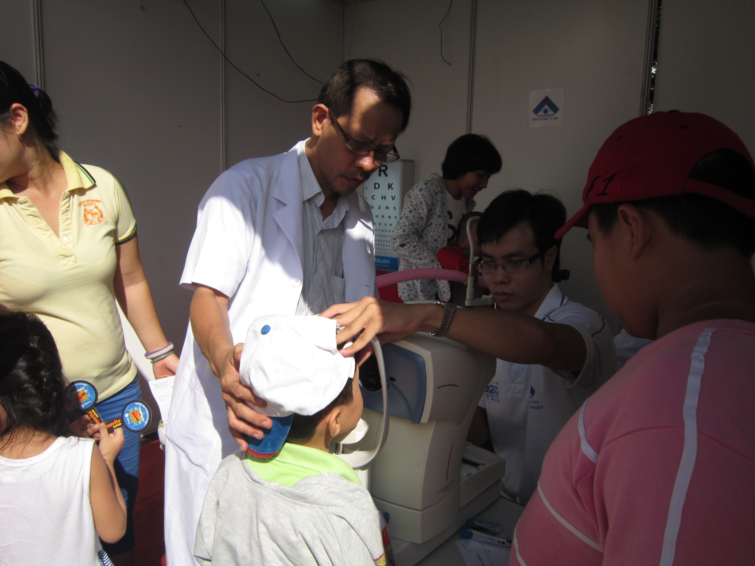 Dan cong so Sai Gon 'duoc' nghi phep vi dich dau mat do hinh anh