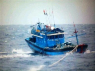 Truy tim tung tich nguoi dan ong bi an boi tu bien vao bo hinh anh