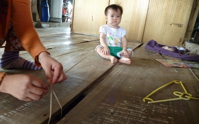 Troi con nho vao thuyen de khoi chet duoi hinh anh