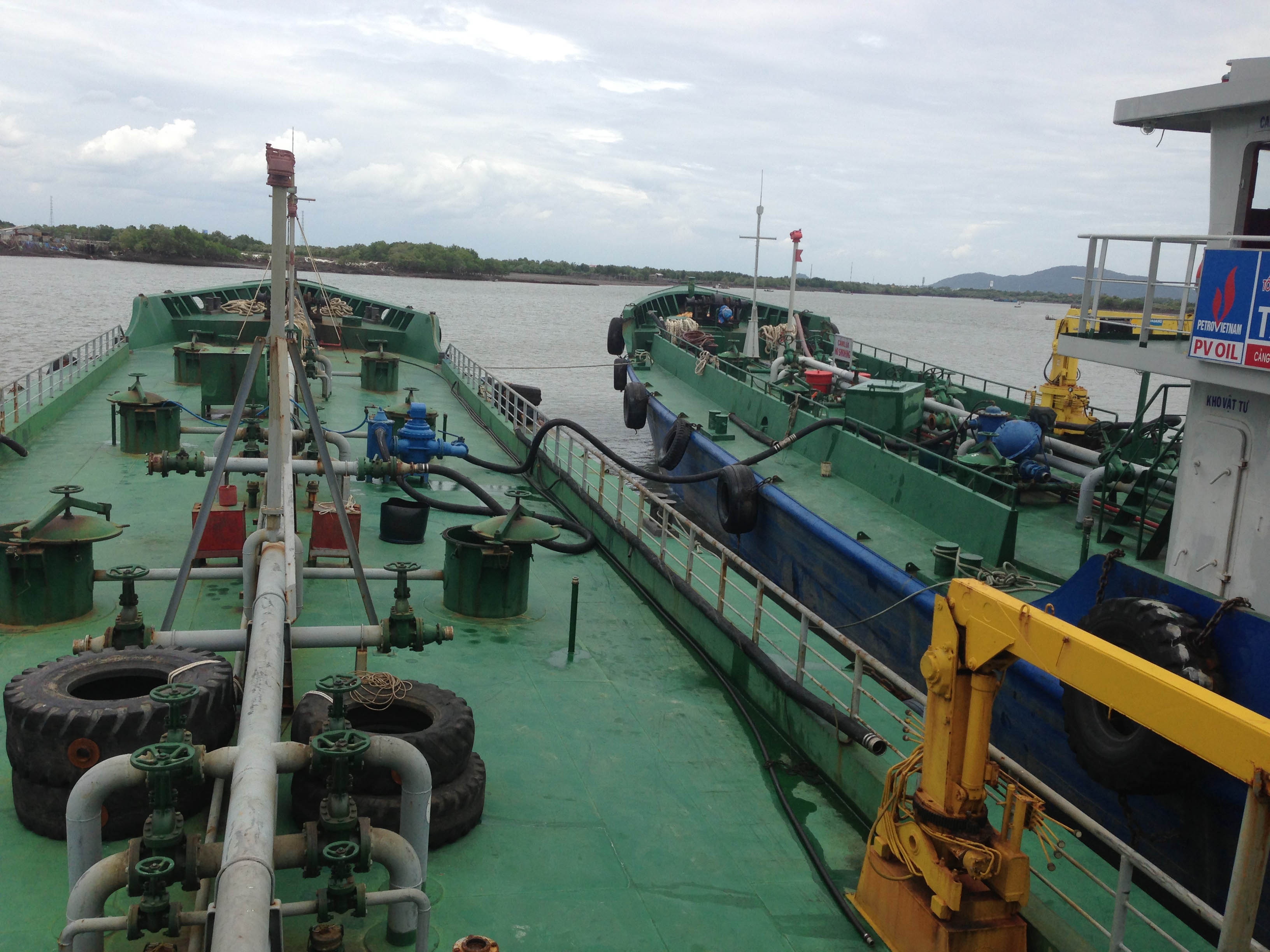 1,6 trieu lit dau DO gia 30 ty khong ro nguon goc hinh anh