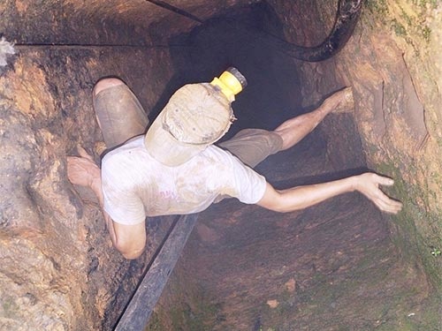 Nhung phu vang thich dua voi than chet hinh anh