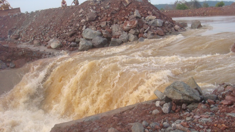 Can canh ke thuy dien bi vo o Dak Lak hinh anh