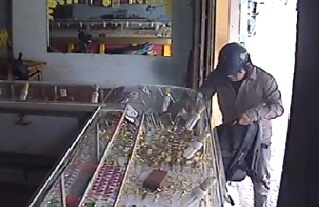 2 ten cuop 'ung dung' dap tu kinh hot vang o Sai Gon hinh anh