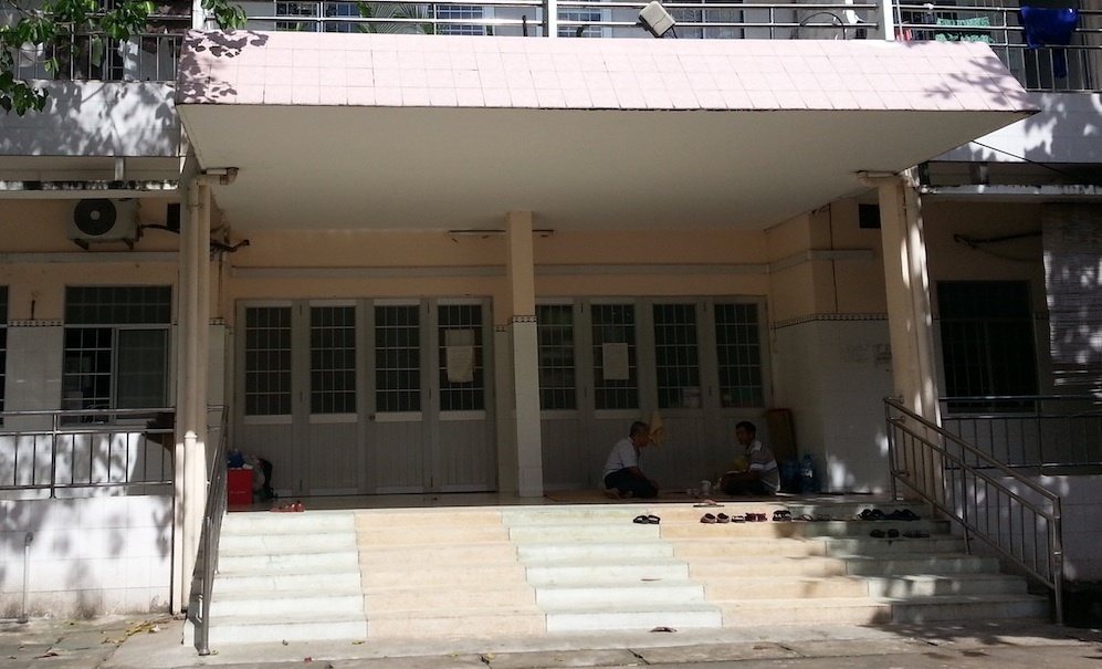 Co giao uong thuoc diet co vi bi doa duoi day da tu vong hinh anh