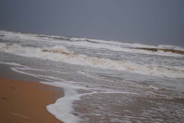 Phat hien xac chet khong dau tren vinh Lang Co hinh anh