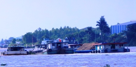 Khoi to Chu tich UBND huyen Hong Ngu hinh anh