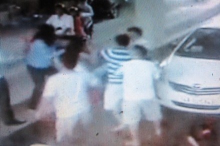 Con do keo vao nha rieng danh pho giam doc so nhap vien hinh anh