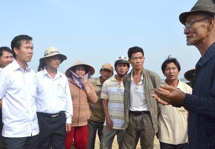 Bi thu Quang Ngai doi thoai voi dan tai cua bien hinh anh