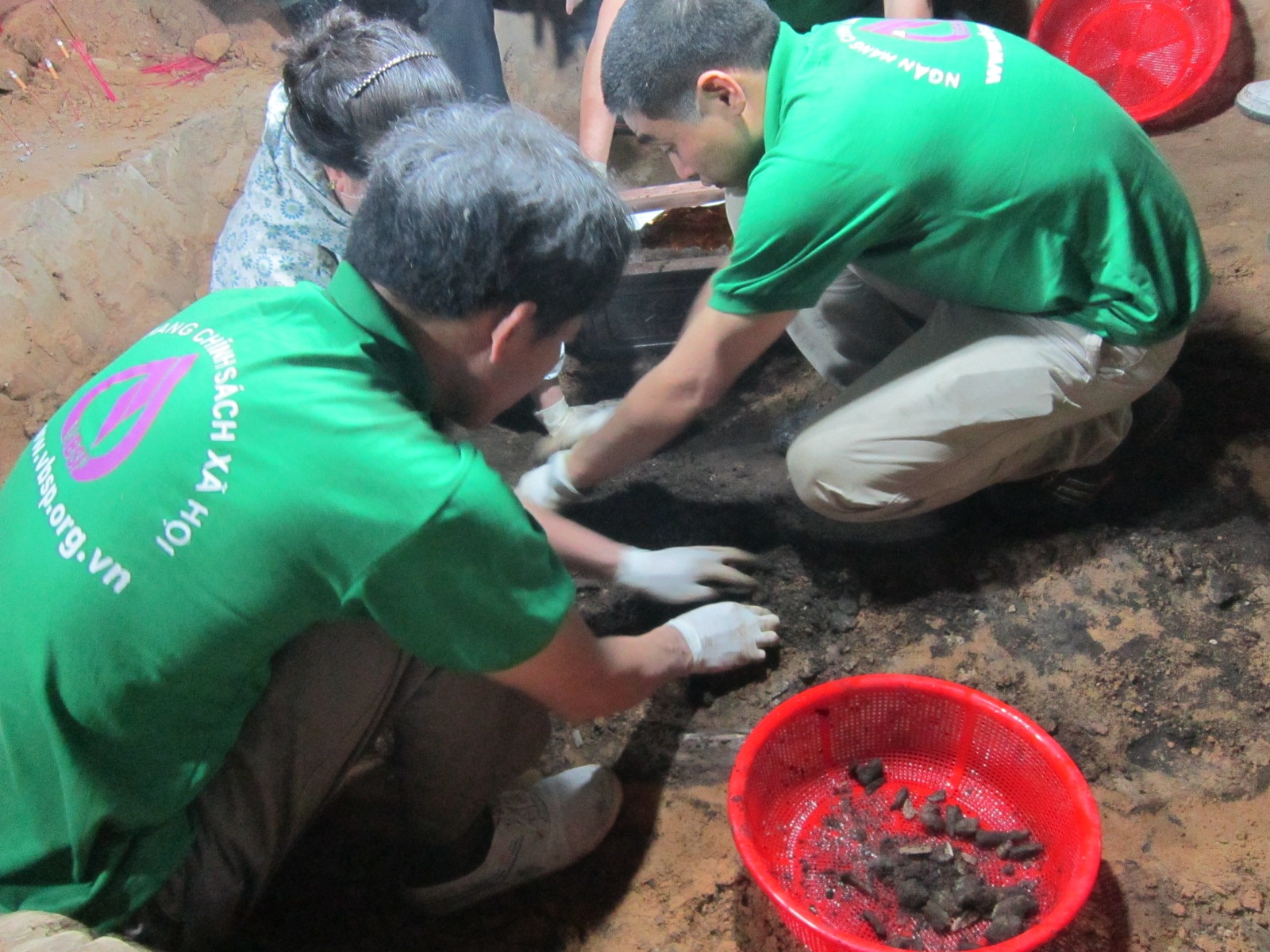 'Cau Thuy' ra gia 115 trieu de tim hai cot liet si hinh anh