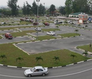 Cach chuc giam doc trung tam day nghe lai xe hinh anh