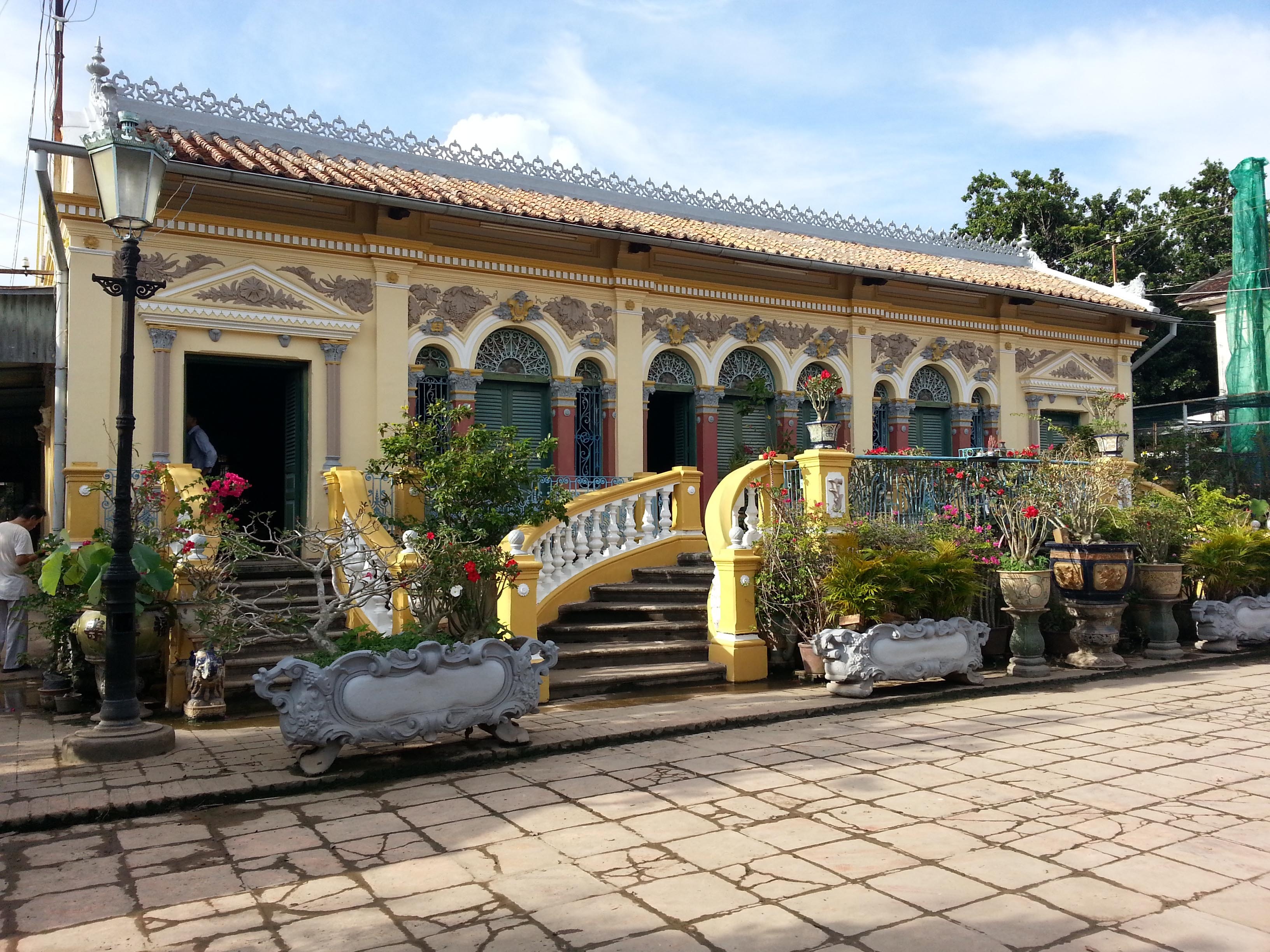 'De nhat cong tu' Tay do dem tien do do giau hinh anh