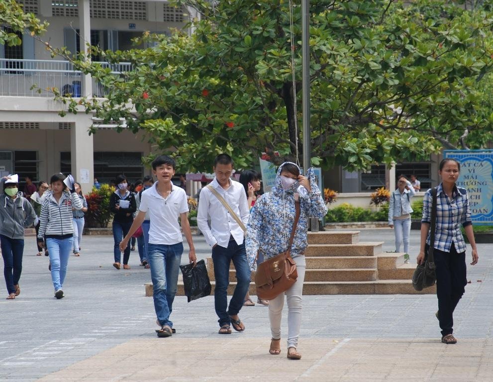 Tu mai, hoc sinh Da Nang phai nghi de tranh sieu bao hinh anh