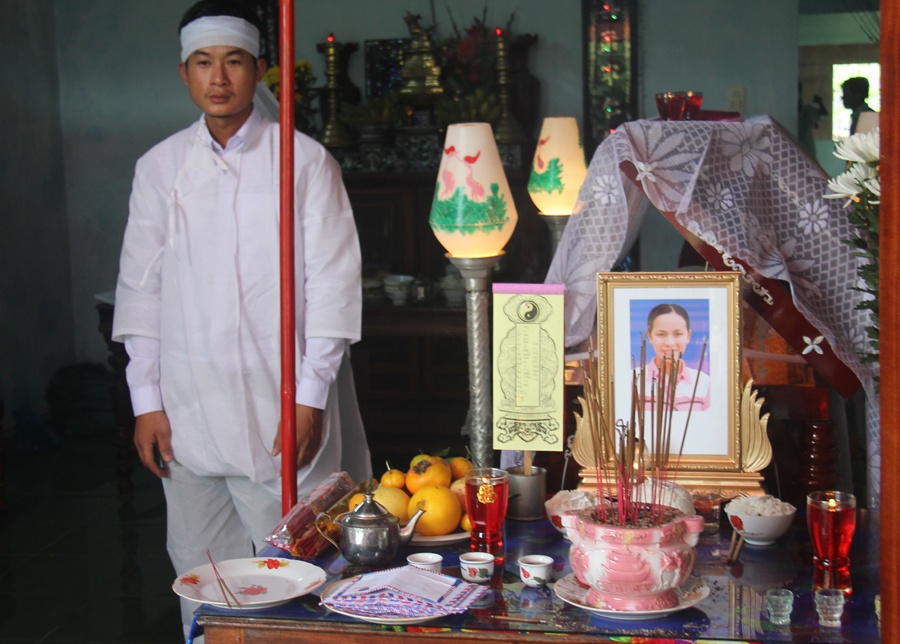 Dau thuong trong dam tang nu phong vien thiet mang do bao hinh anh