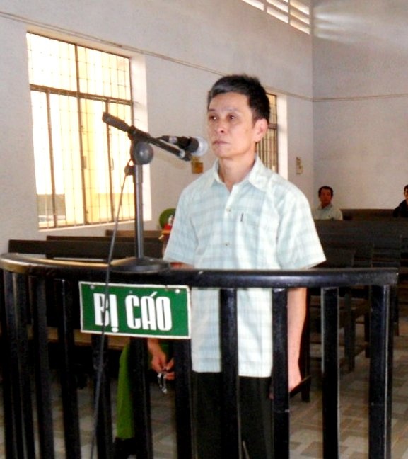 Bao ve truong bay dien chong trom lam chet hoc sinh hinh anh