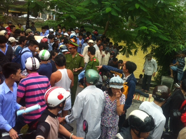 Di tham thay co, 3 nu sinh truot chan xuong ho chet duoi hinh anh