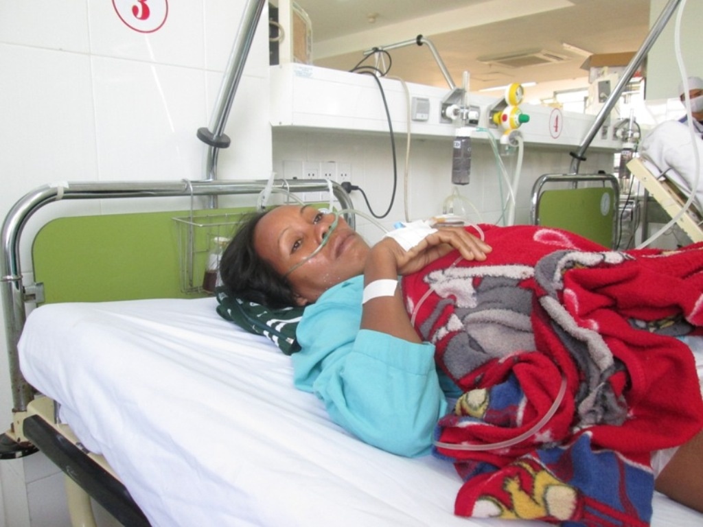 Cuu song benh nhan bi ran ho mang can hinh anh