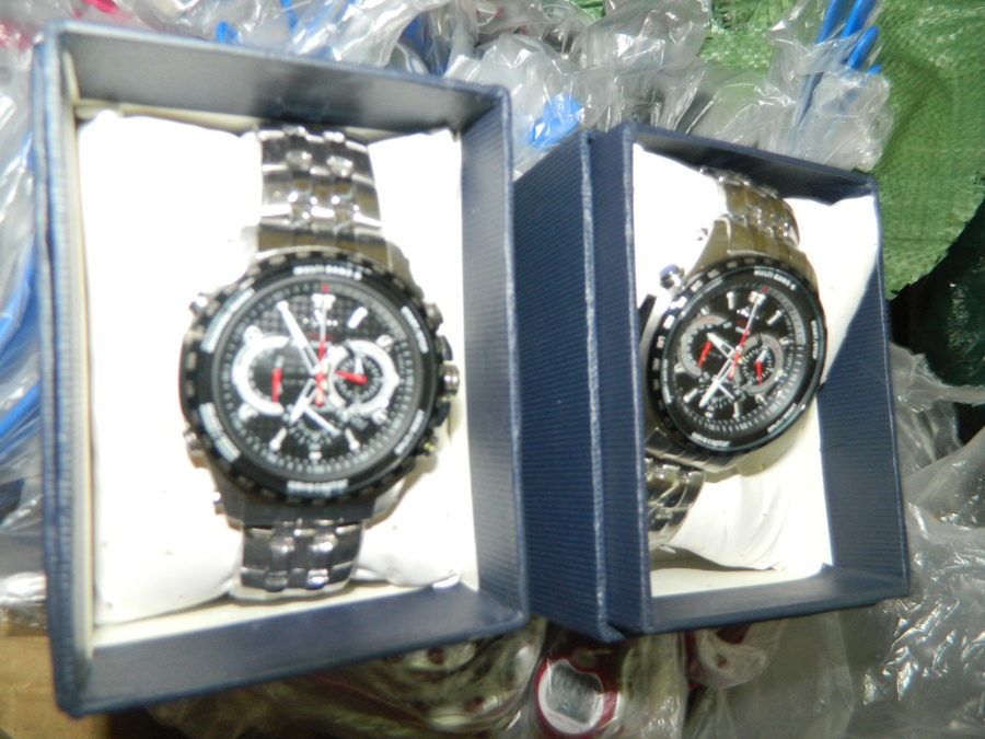 Ruou ngoai, dong ho xin 'vo chu' tren tau hoa SE1 hinh anh