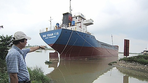 Tau cho 3.000 tan quang apatit co nguy co gay doi hinh anh