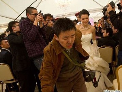 Chu re 3 'lan do' va noi bat hanh bi cuop co dau trong tiec hinh anh