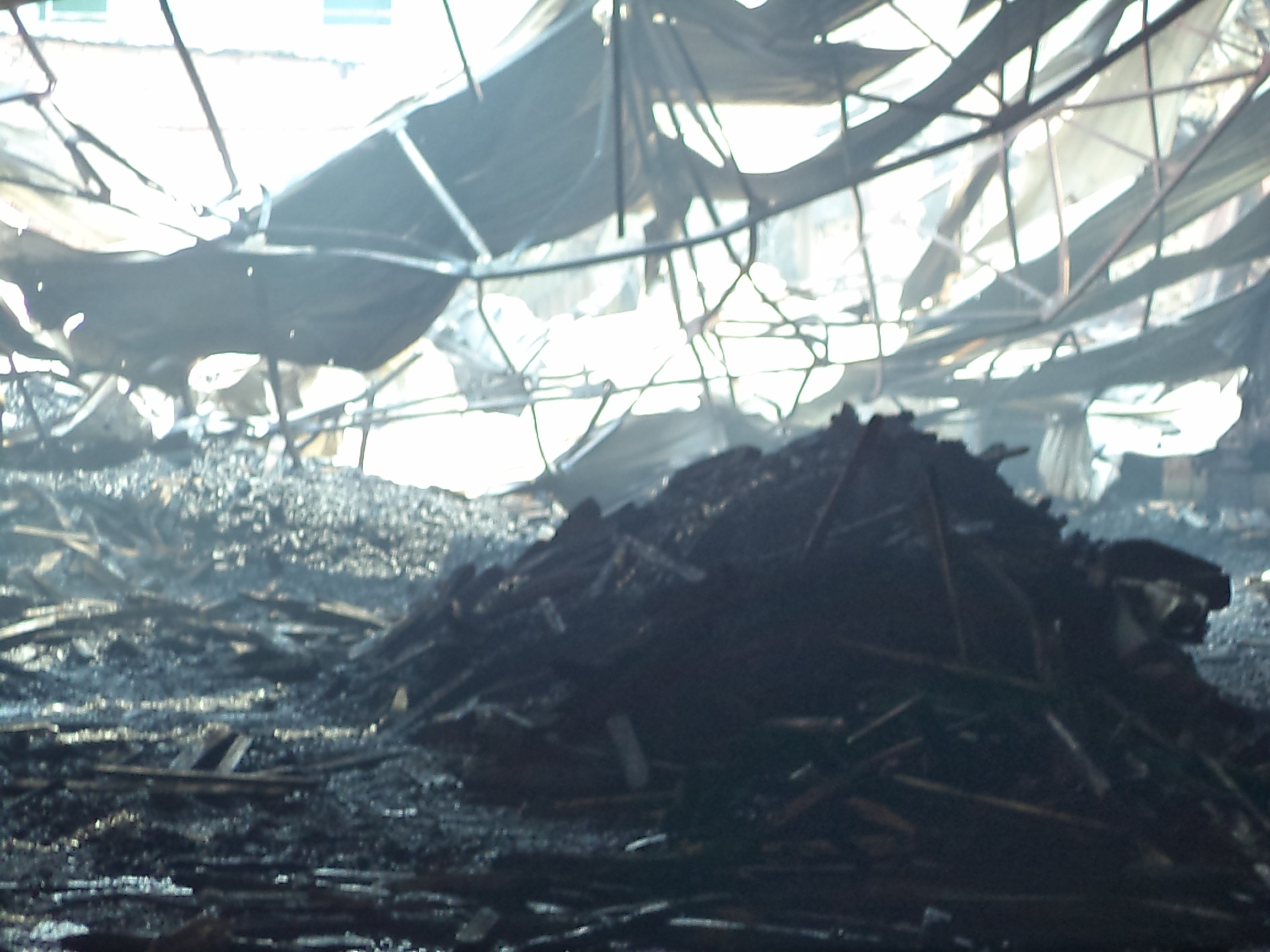 Chay lon trong cong ty san xuat do go hinh anh