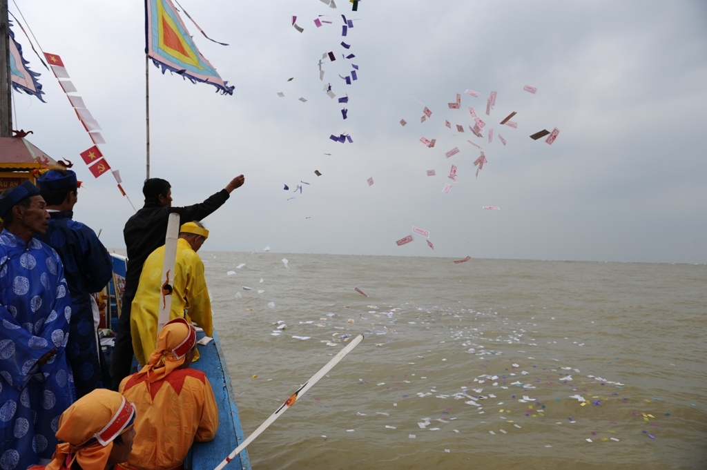 Nguoi Hoi An lap dan cau an cho... cua song hinh anh