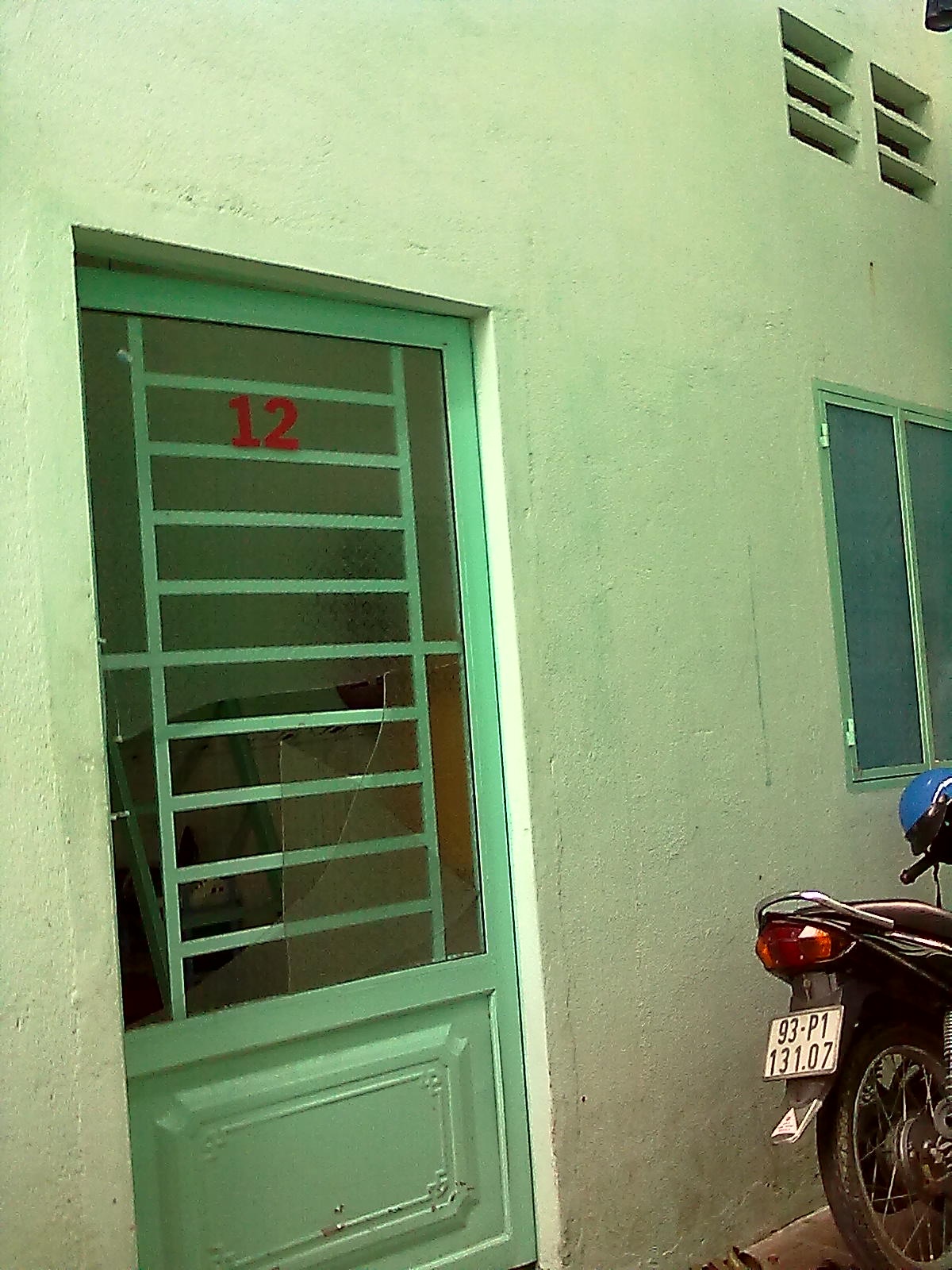 Nu cong nhan chet trong tu the treo co o phong tro hinh anh