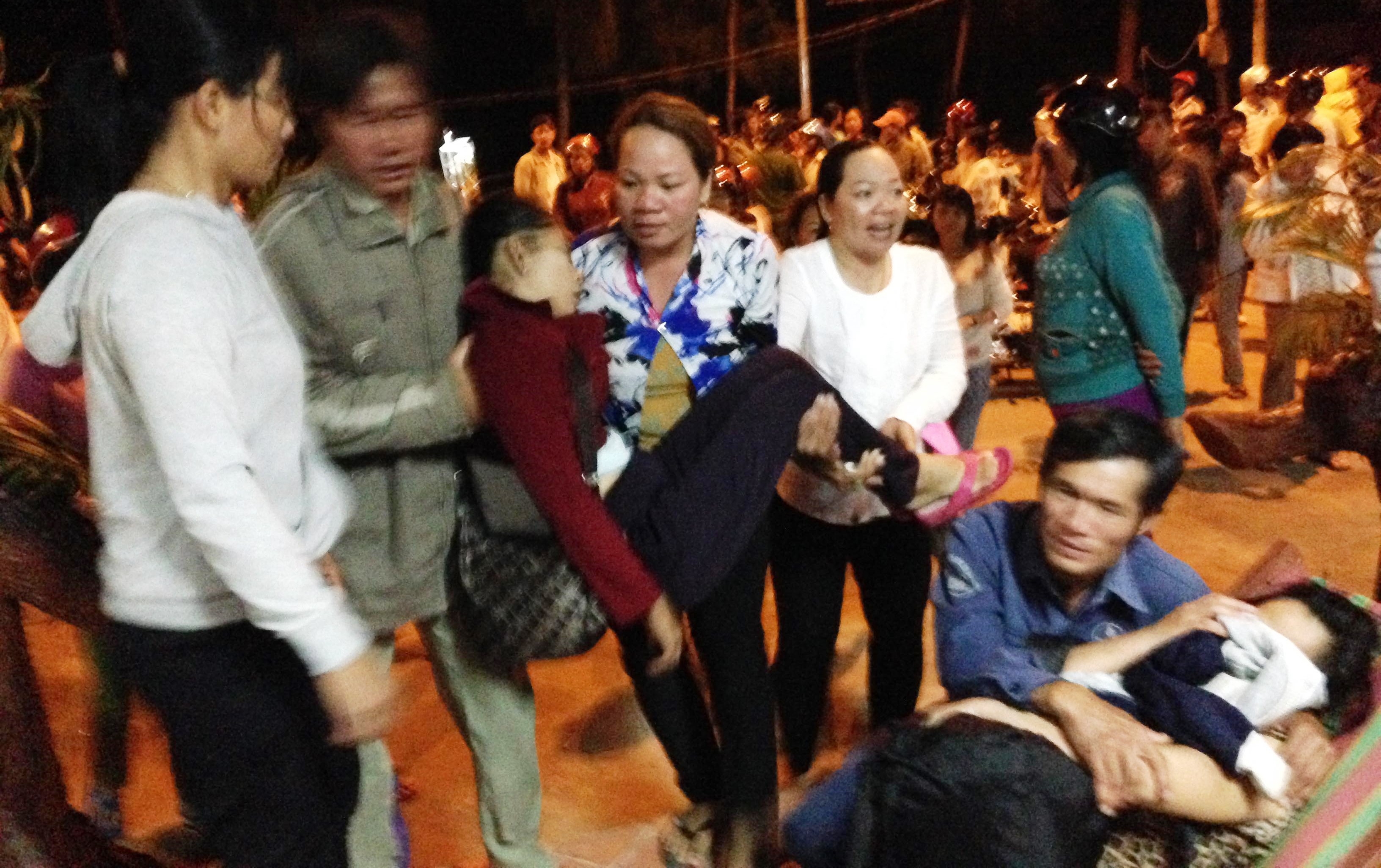 Ngat xiu cho tin con mat tich o bien Can Gio hinh anh