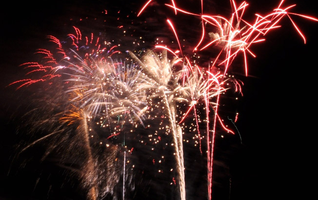 Dung leu, treo cay du tiec phao hoa giua Sai Gon hinh anh