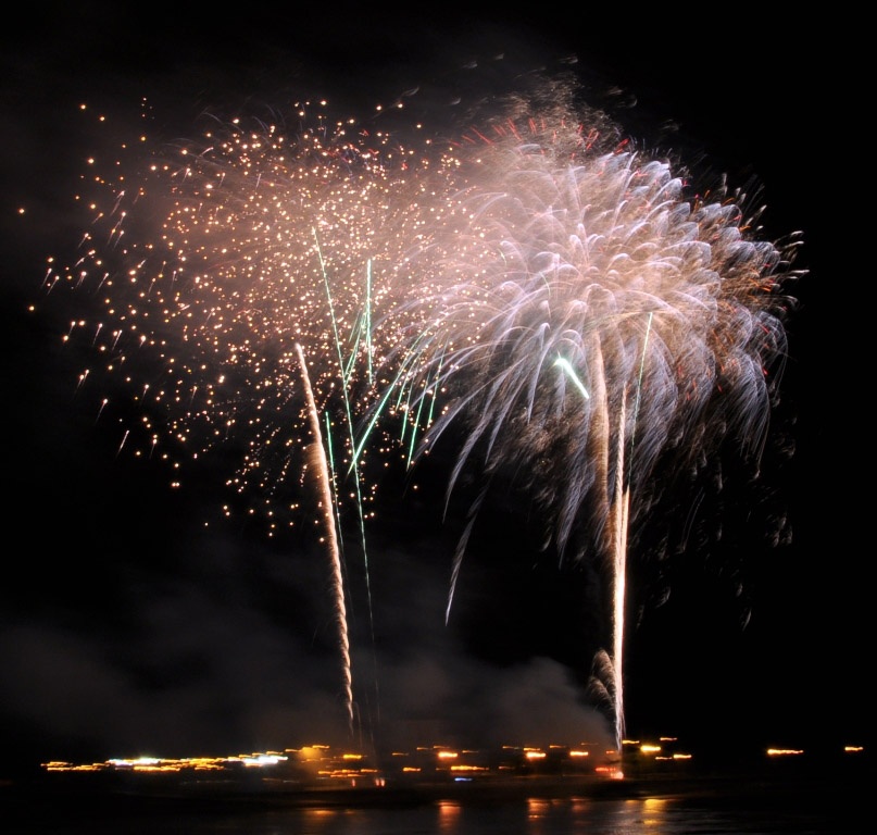 Clip nhung man phao hoa an tuong dem giao thua o Sai Gon hinh anh