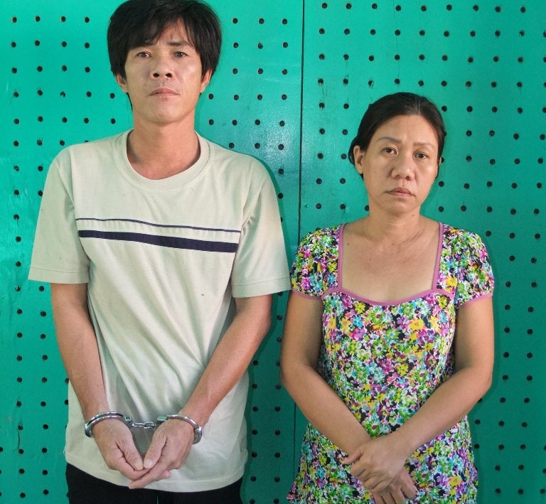 Vo chong gia lam dai gia Sai Gon di lua dao hinh anh