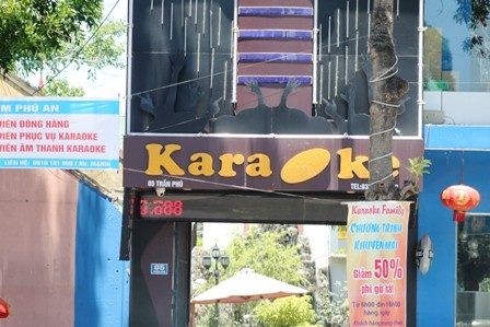 Bo cho tiep vien 50.000 dong, khach bi dam chet hinh anh