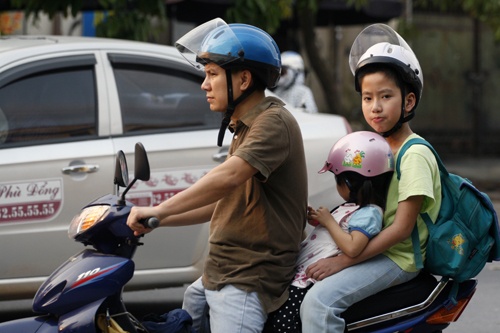 Phat hon 4.000 truong hop tre em khong doi mu bao hiem hinh anh