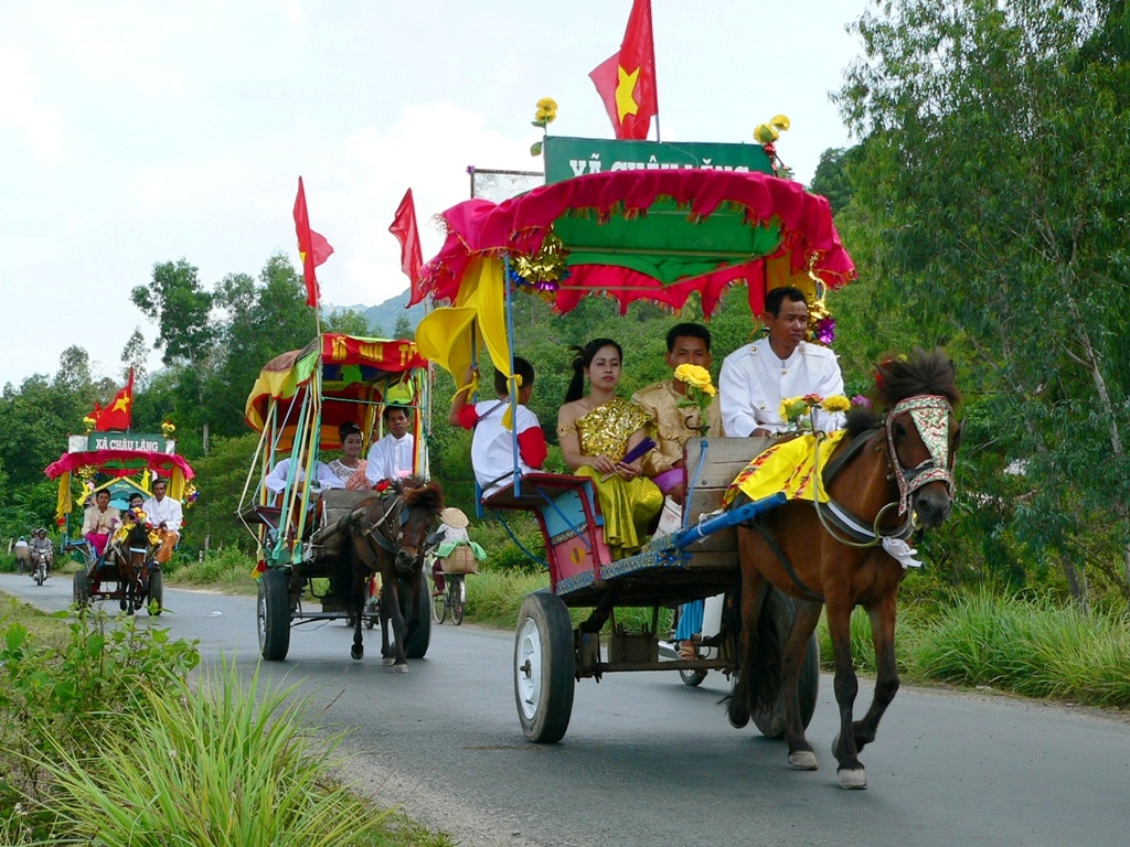 Ve vung Bay Nui rong choi bang xe ngua hinh anh
