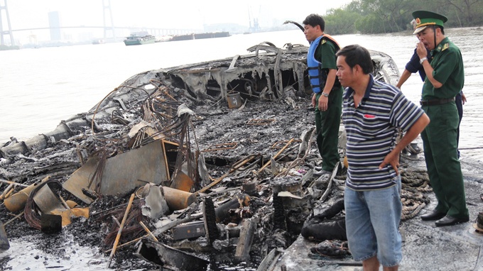 Cam tau canh ngam 'gia coi' hoat dong hinh anh