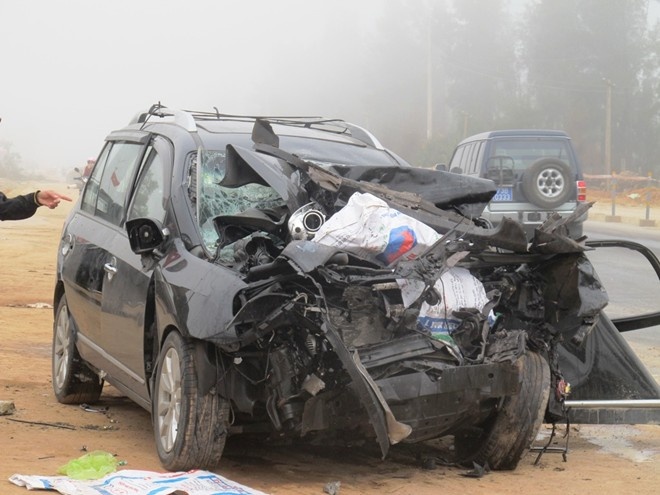 4 nan nhan trong vu oto dam nhau o Quang Binh dang nguy kich hinh anh