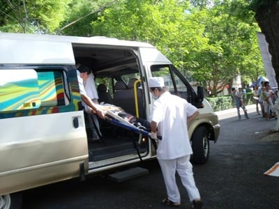 Be trai bi nguoi nha benh tam than chem hinh anh