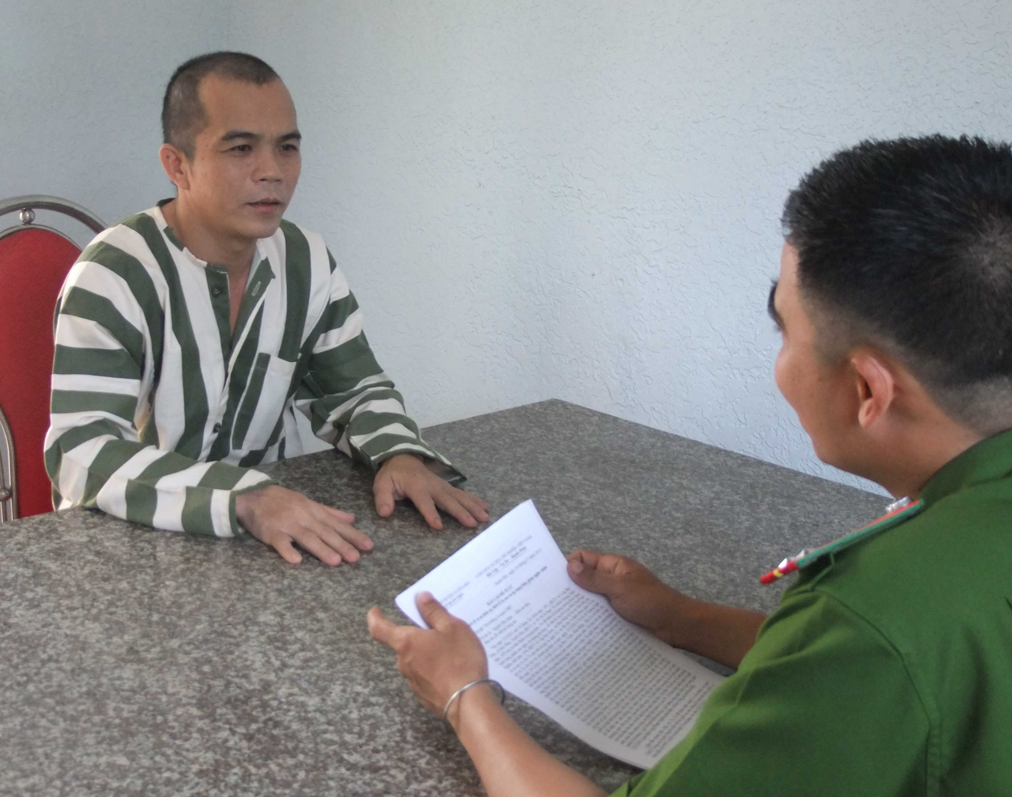 Mau thuan voi vo, con re chat pha vuon tieu cua nhac phu hinh anh