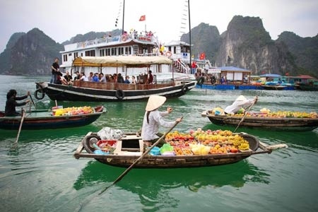 Ngoai 60 tuoi khong duoc lai tau, thuyen cho khach hinh anh