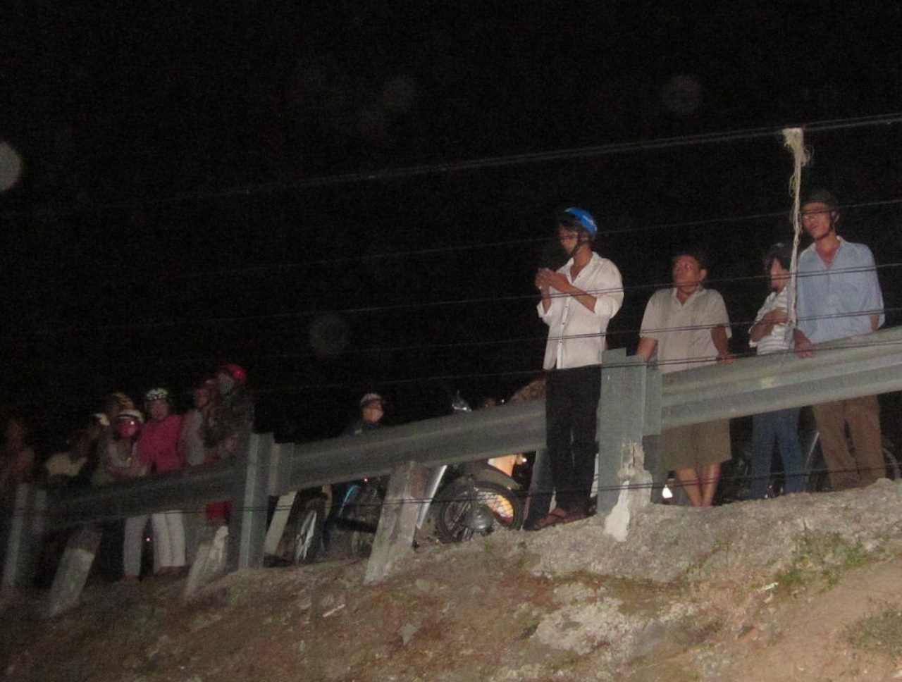 Cuu ban gai nhay song tu tu, 2 nguoi cung chet duoi hinh anh